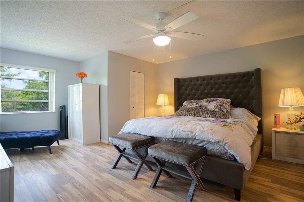 18TH HOLE - Residential