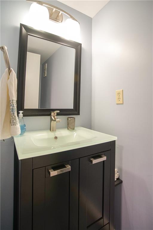 18TH HOLE - Residential