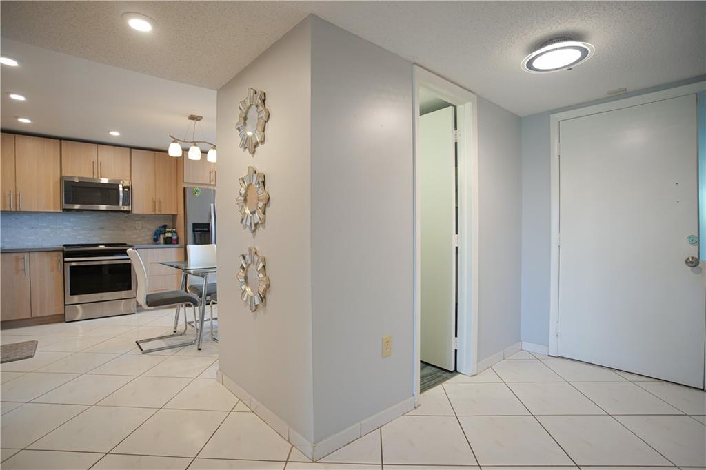 18TH HOLE - Residential