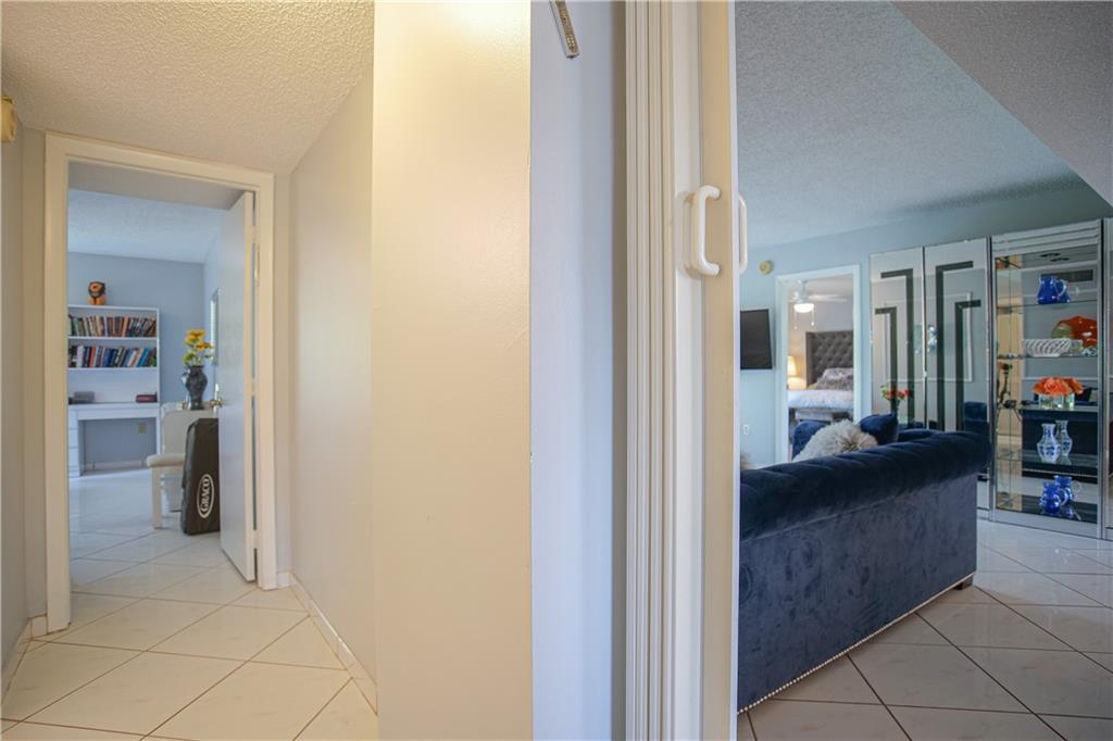 18TH HOLE - Residential