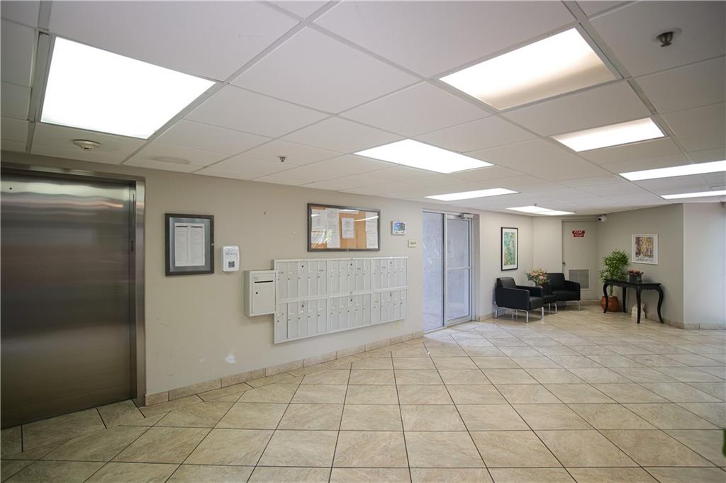 18TH HOLE - Residential