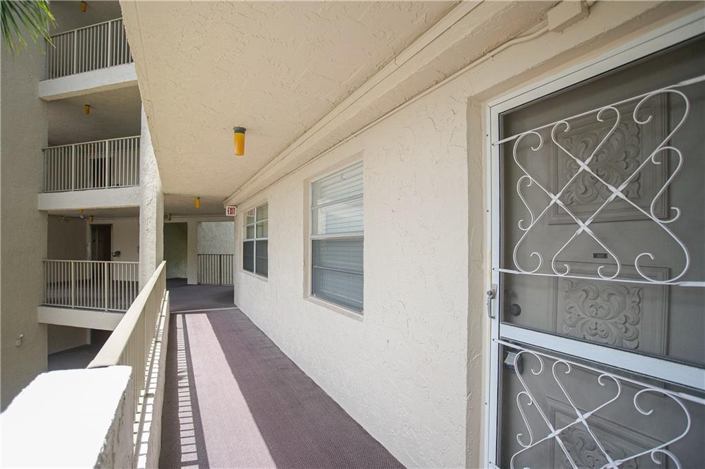 18TH HOLE - Residential