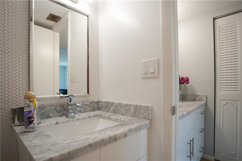 18TH HOLE - Residential