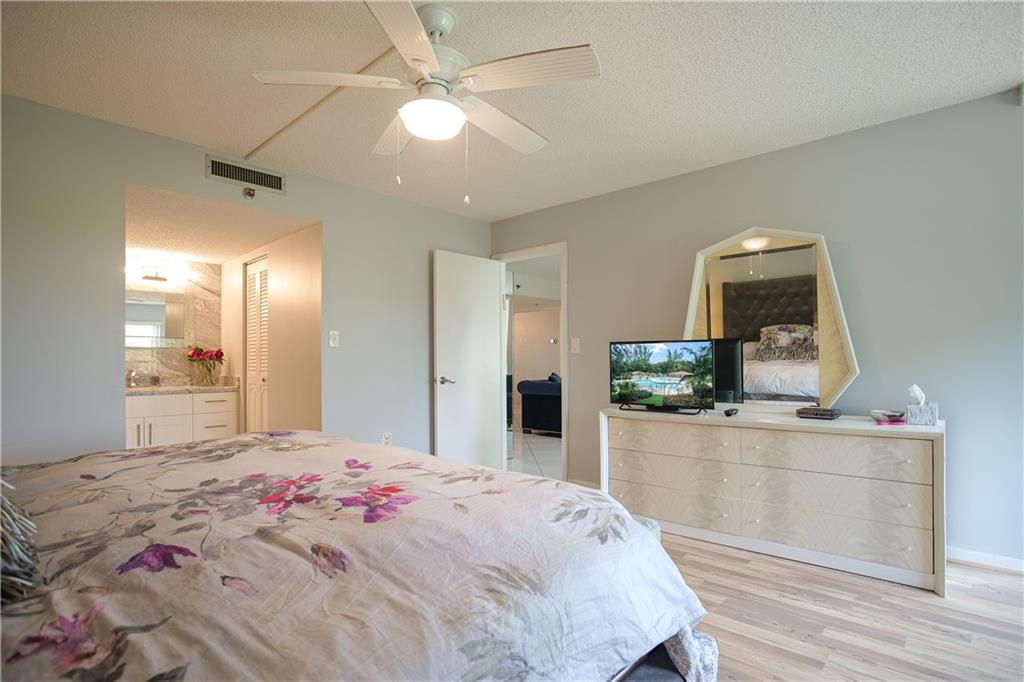 18TH HOLE - Residential