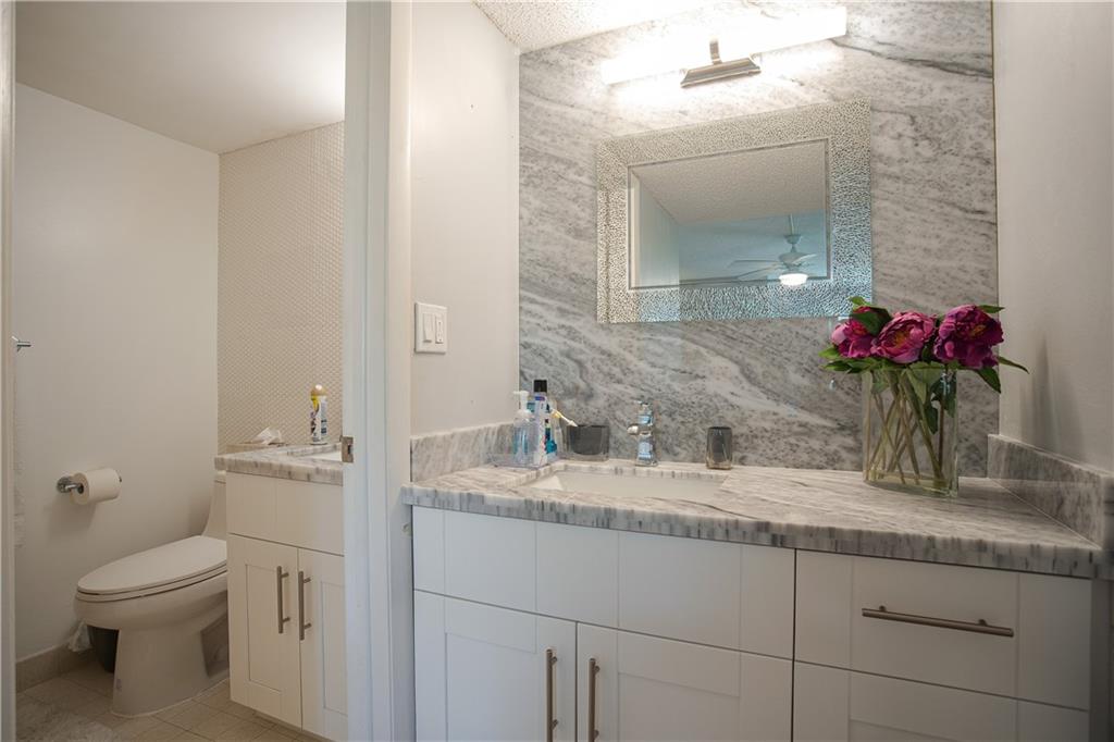 18TH HOLE - Residential