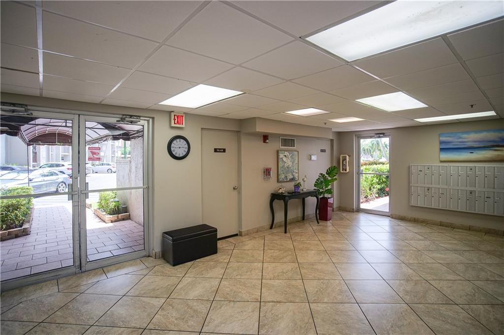 18TH HOLE - Residential