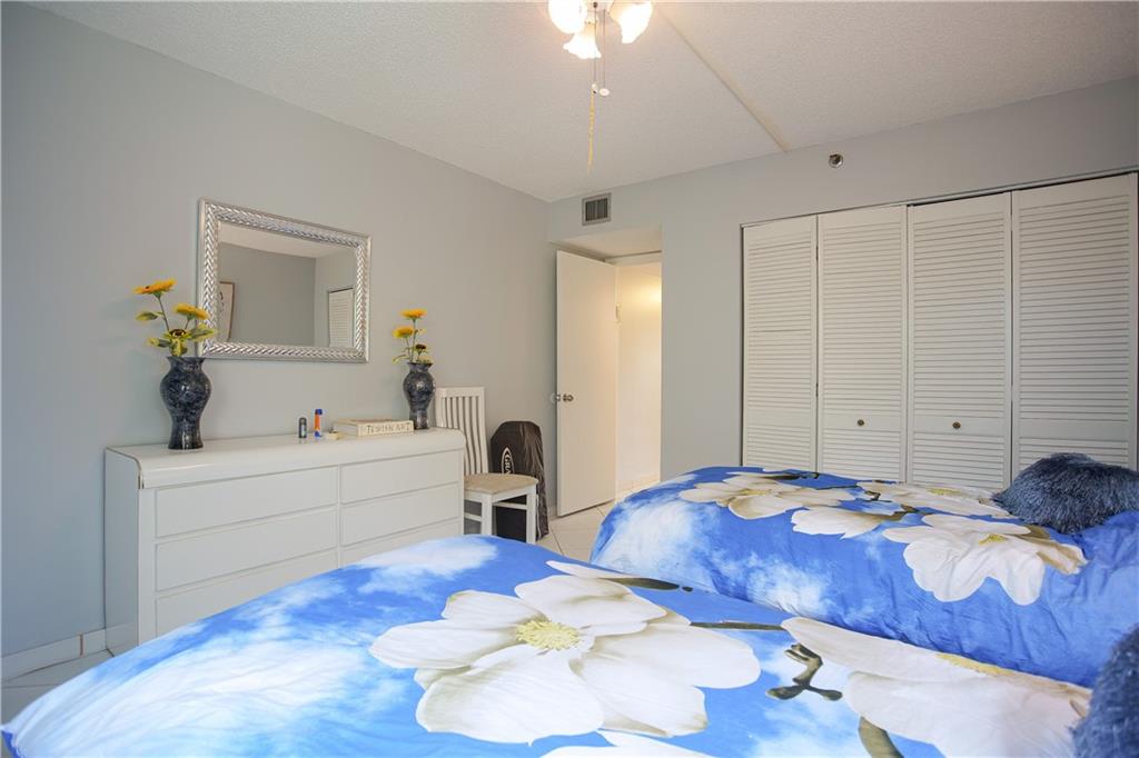 18TH HOLE - Residential