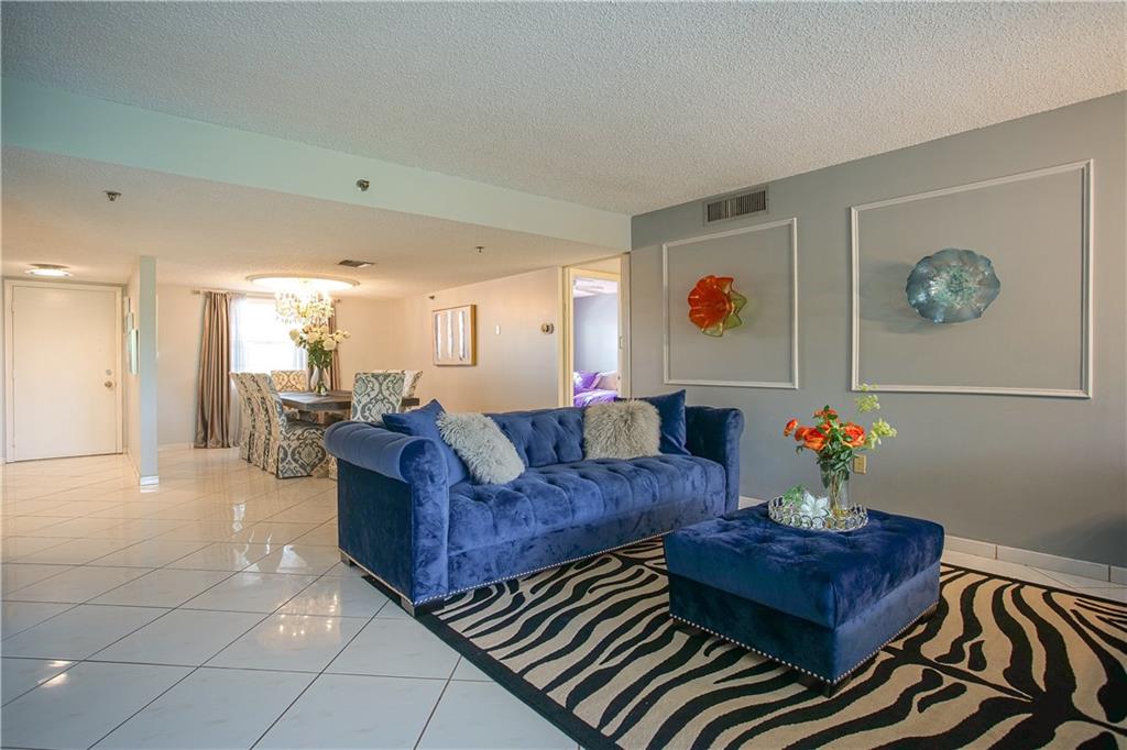 18TH HOLE - Residential