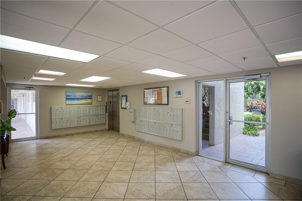 18TH HOLE - Residential