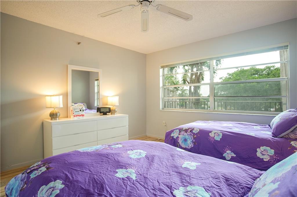 18TH HOLE - Residential