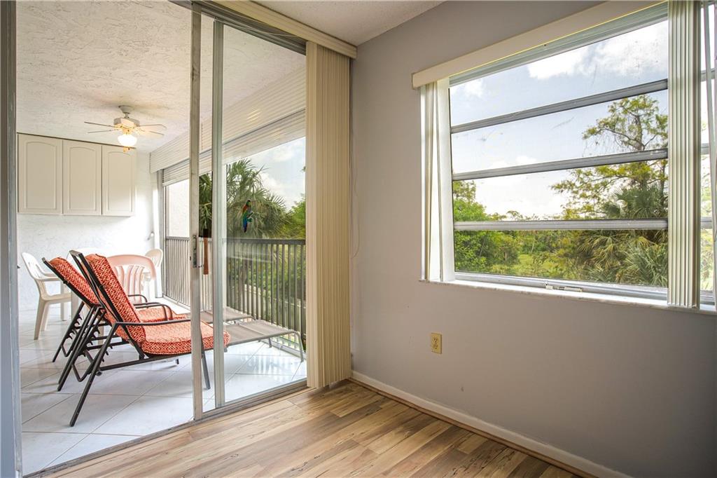 18TH HOLE - Residential