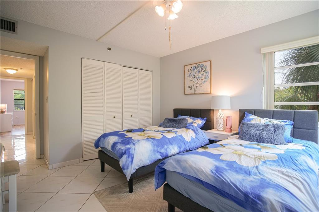 18TH HOLE - Residential