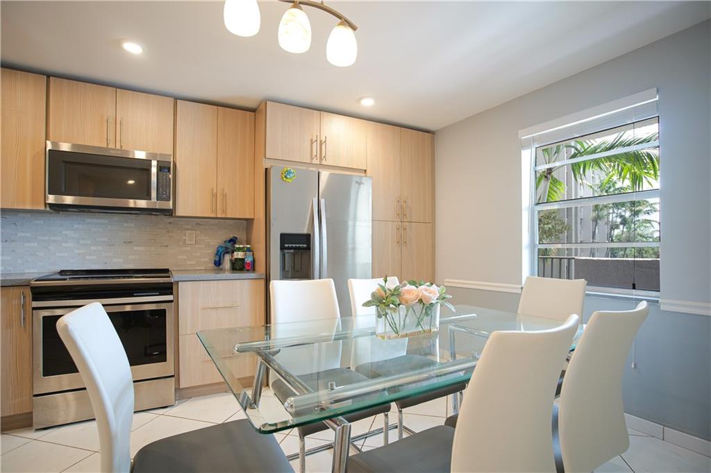 18TH HOLE - Residential