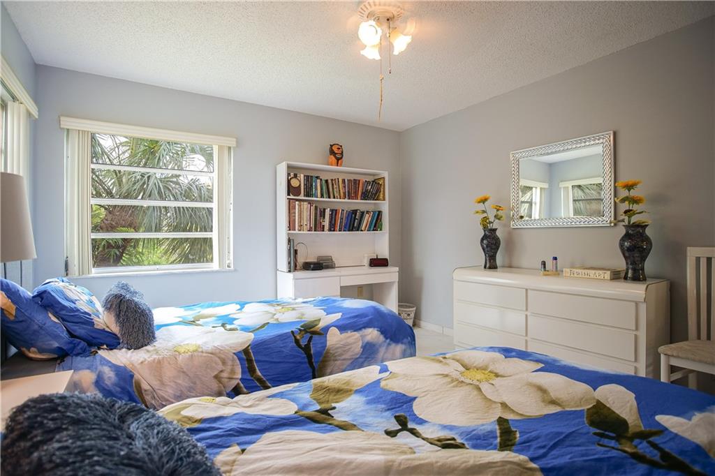 18TH HOLE - Residential