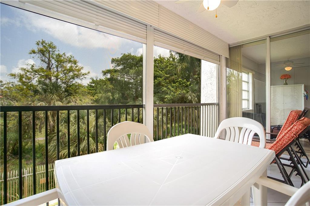 18TH HOLE - Residential