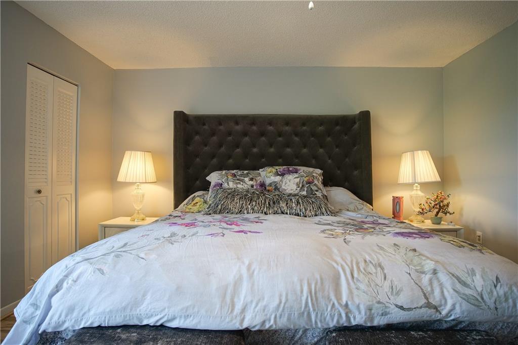 18TH HOLE - Residential