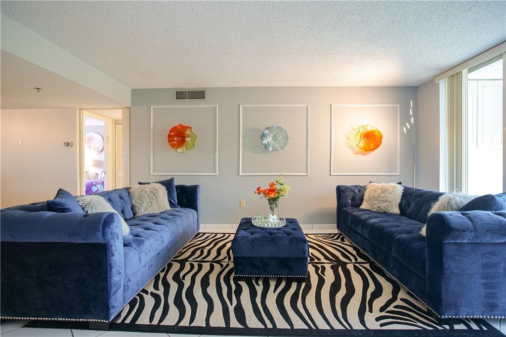 18TH HOLE - Residential