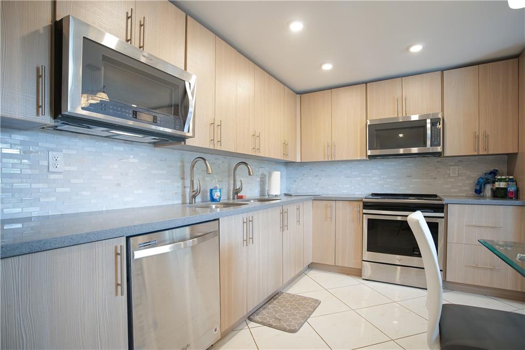 18TH HOLE - Residential