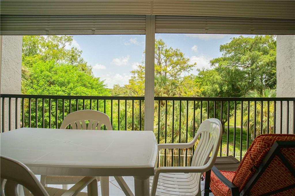 18TH HOLE - Residential