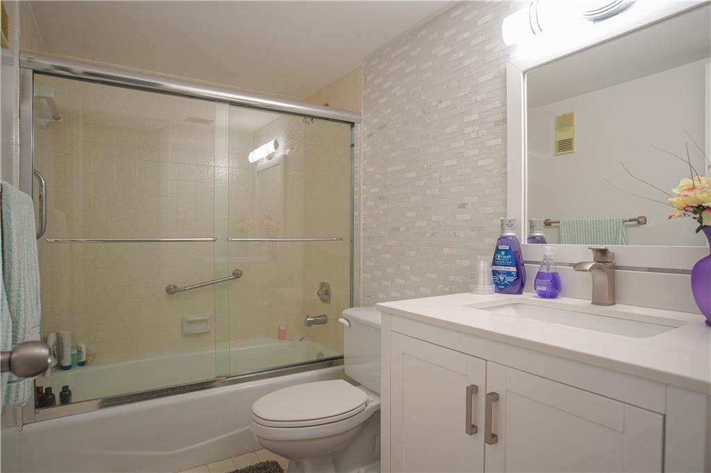 18TH HOLE - Residential