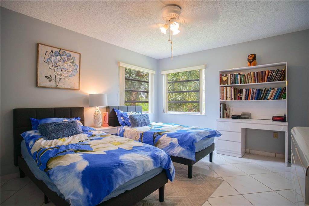 18TH HOLE - Residential