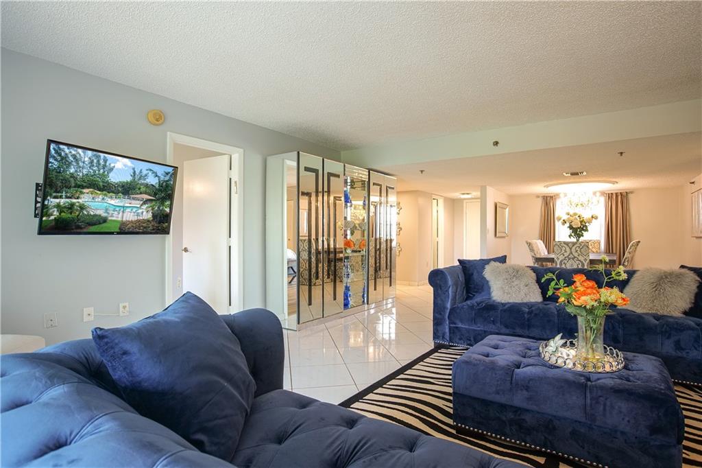 18TH HOLE - Residential