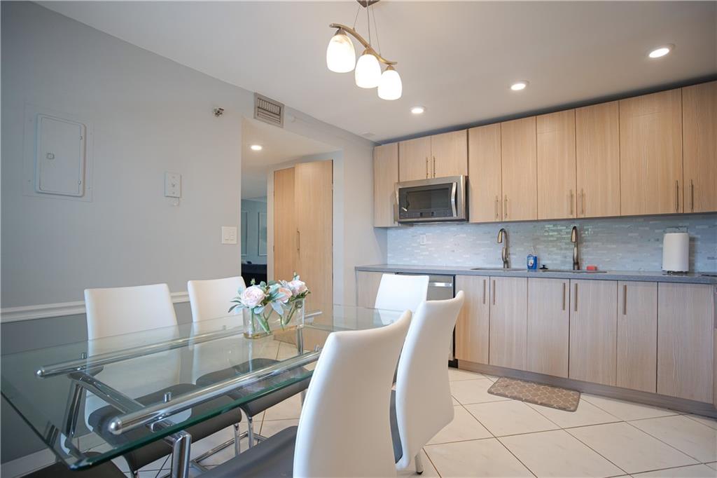 18TH HOLE - Residential