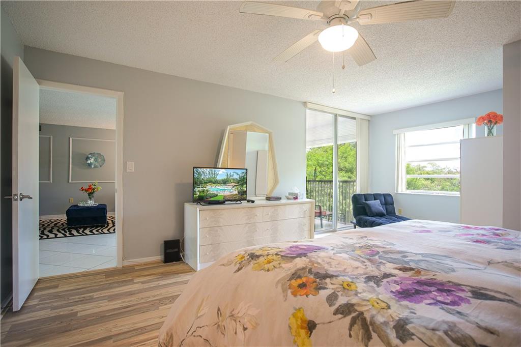 18TH HOLE - Residential