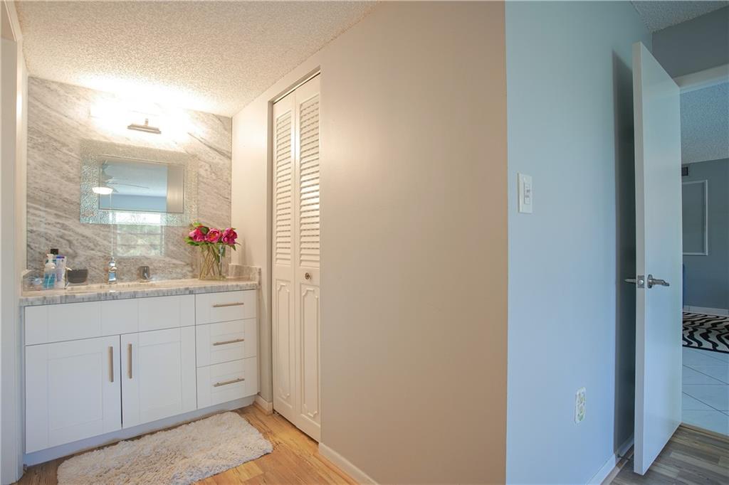 18TH HOLE - Residential