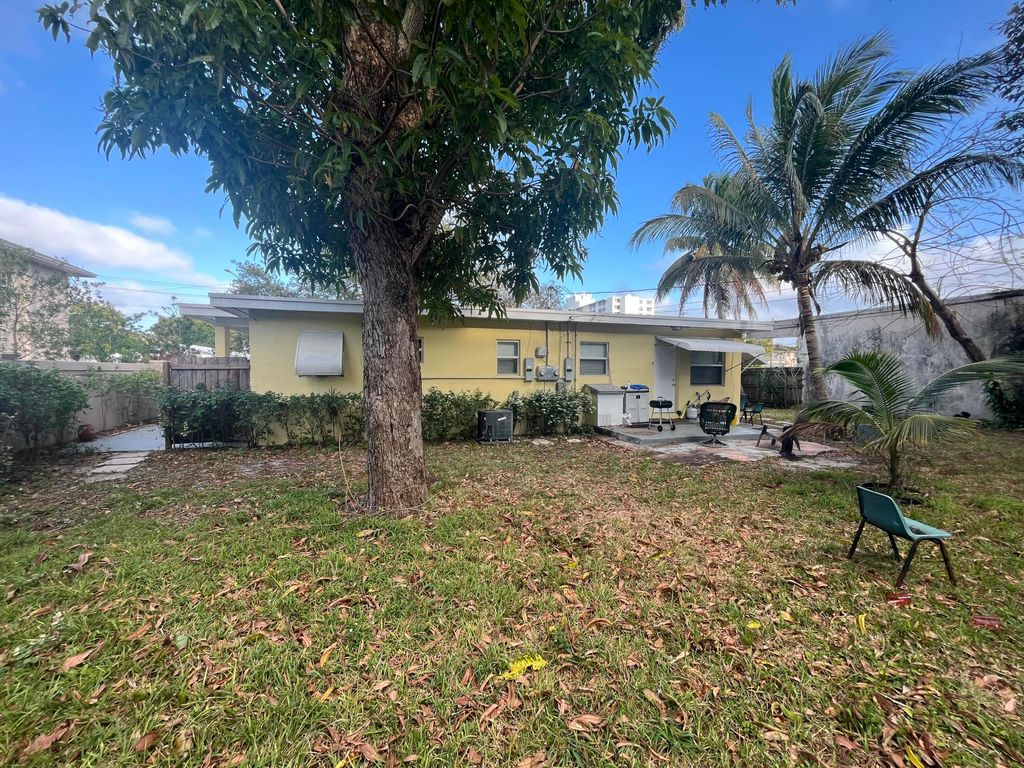 Photo of 211 N A Street, Lake Worth Beach, FL 33460 (MLS # B26013828)