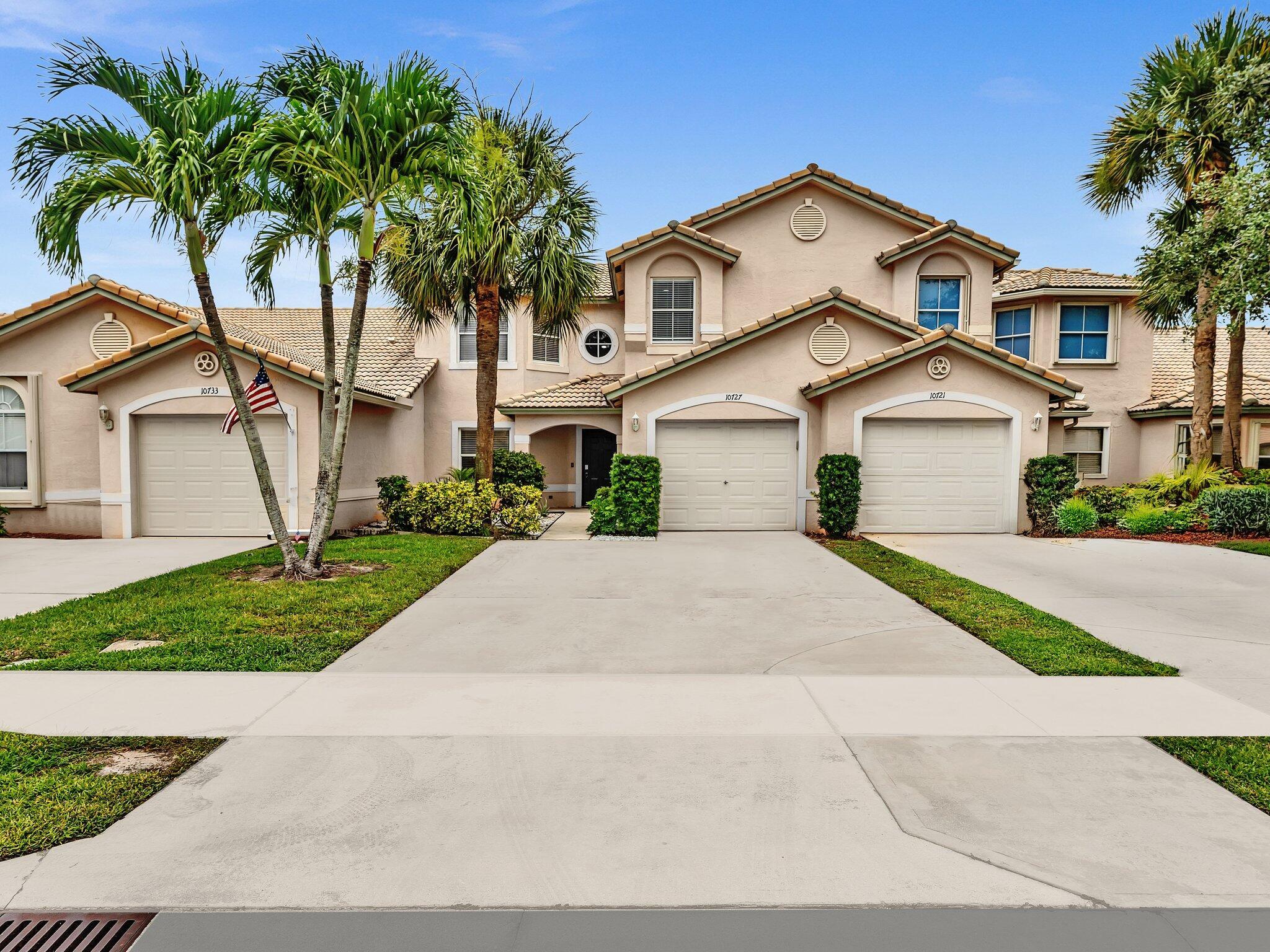 ***Updated Unit...Brand New Kitchen...Home is Ready to Move In...Gorgeous Water Front.... Top Rated Schools...World Class Equestrian Venues...Malls and Great Dining...Walking Distance to the Club House...Home is Near the Cul-de-sac...Low HOA Fees...Well Maintained Gated Community...Bring All offers...Seller Is Motivated.
