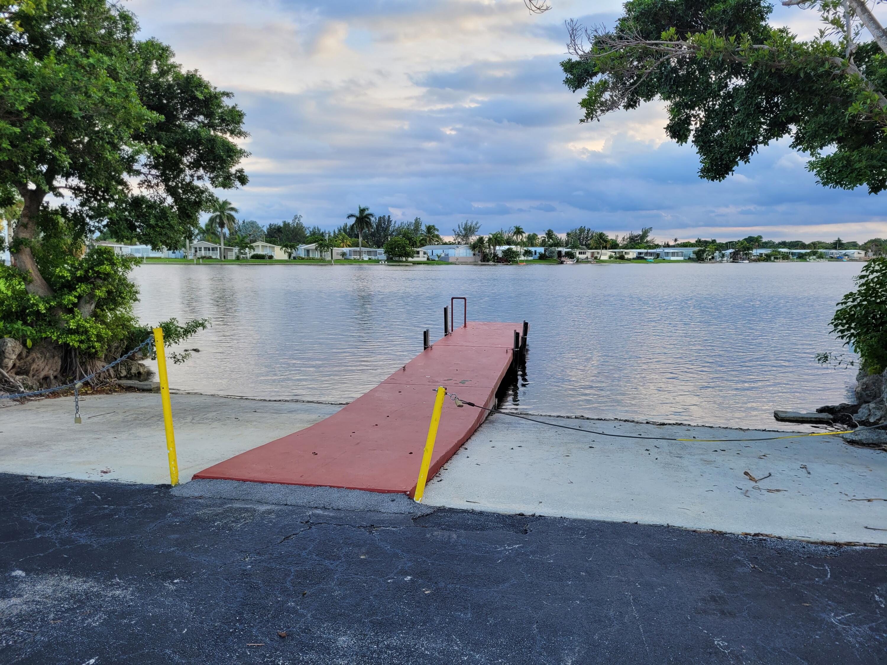 RAVENSWOOD ESTATES & MARINAS 3RD ADD - Land