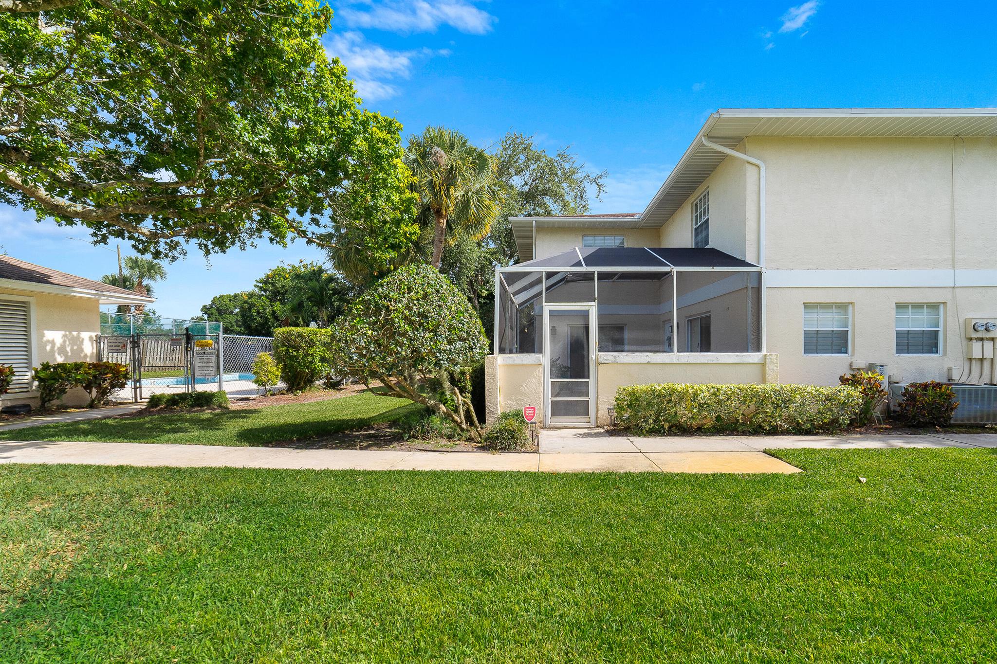 1506 N Lawnwood Circle