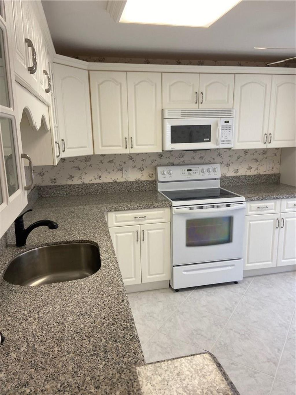 Photo of 2405 Antigua Cir Cir #O3, Coconut Creek, FL 33066 (MLS # F10304561)