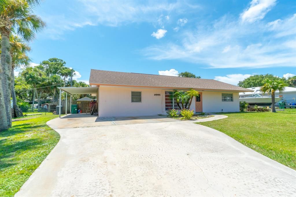 Photo of 6505 Fort Pierce Boulevard, Fort Pierce, FL 34951 (MLS # R10514365)