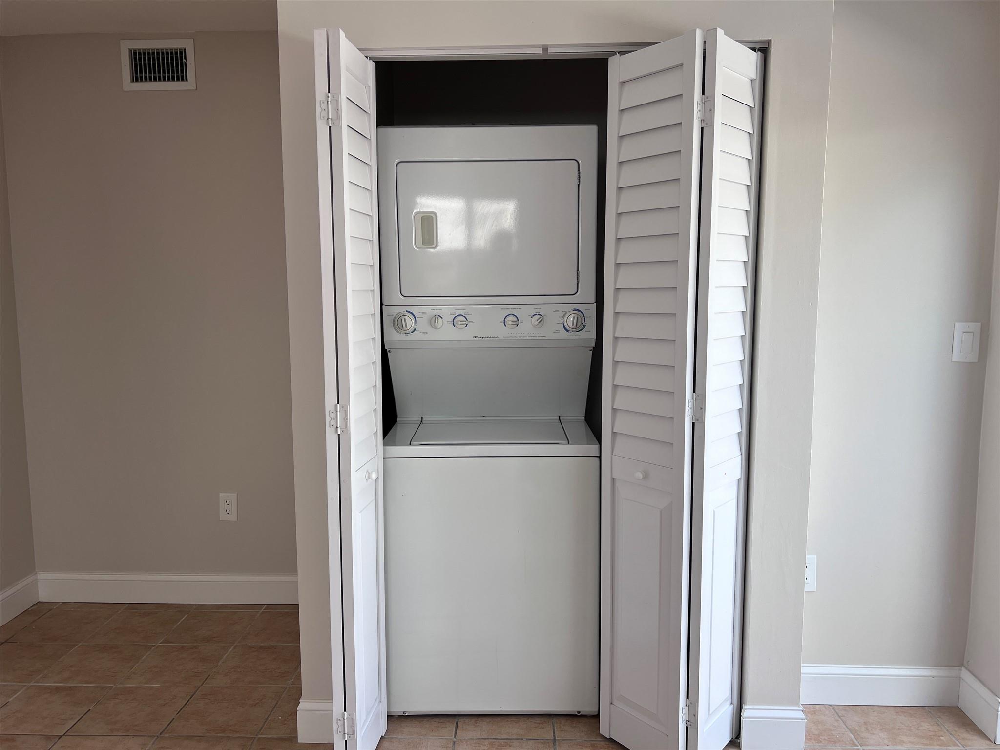 SNAPPER CREEK TOWNHOUSES - Residential Lease