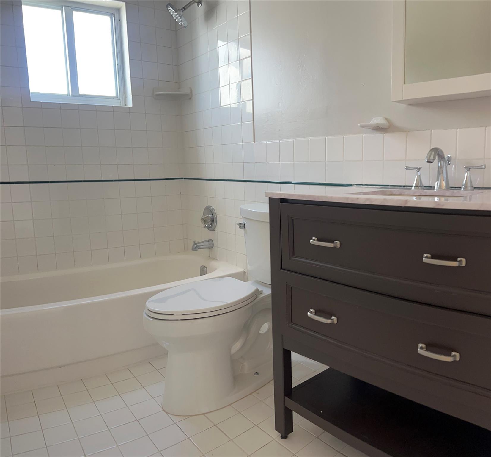 SNAPPER CREEK TOWNHOUSES - Residential Lease