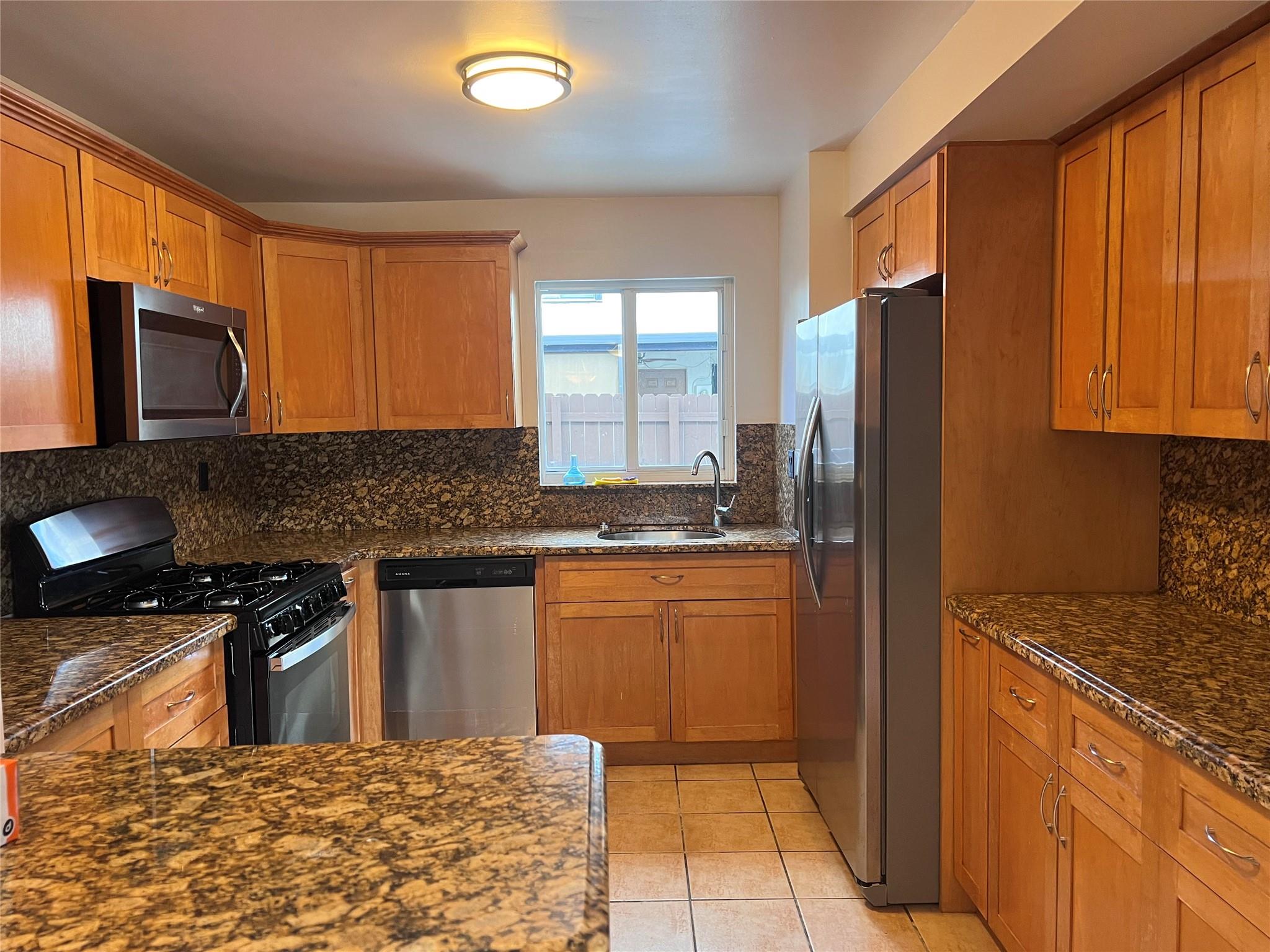 SNAPPER CREEK TOWNHOUSES - Residential Lease