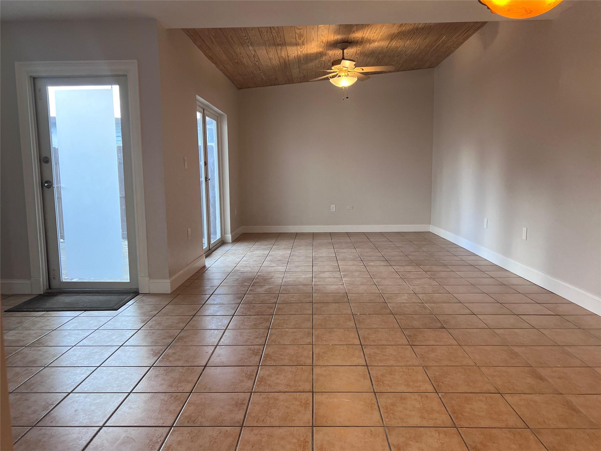 SNAPPER CREEK TOWNHOUSES - Residential Lease