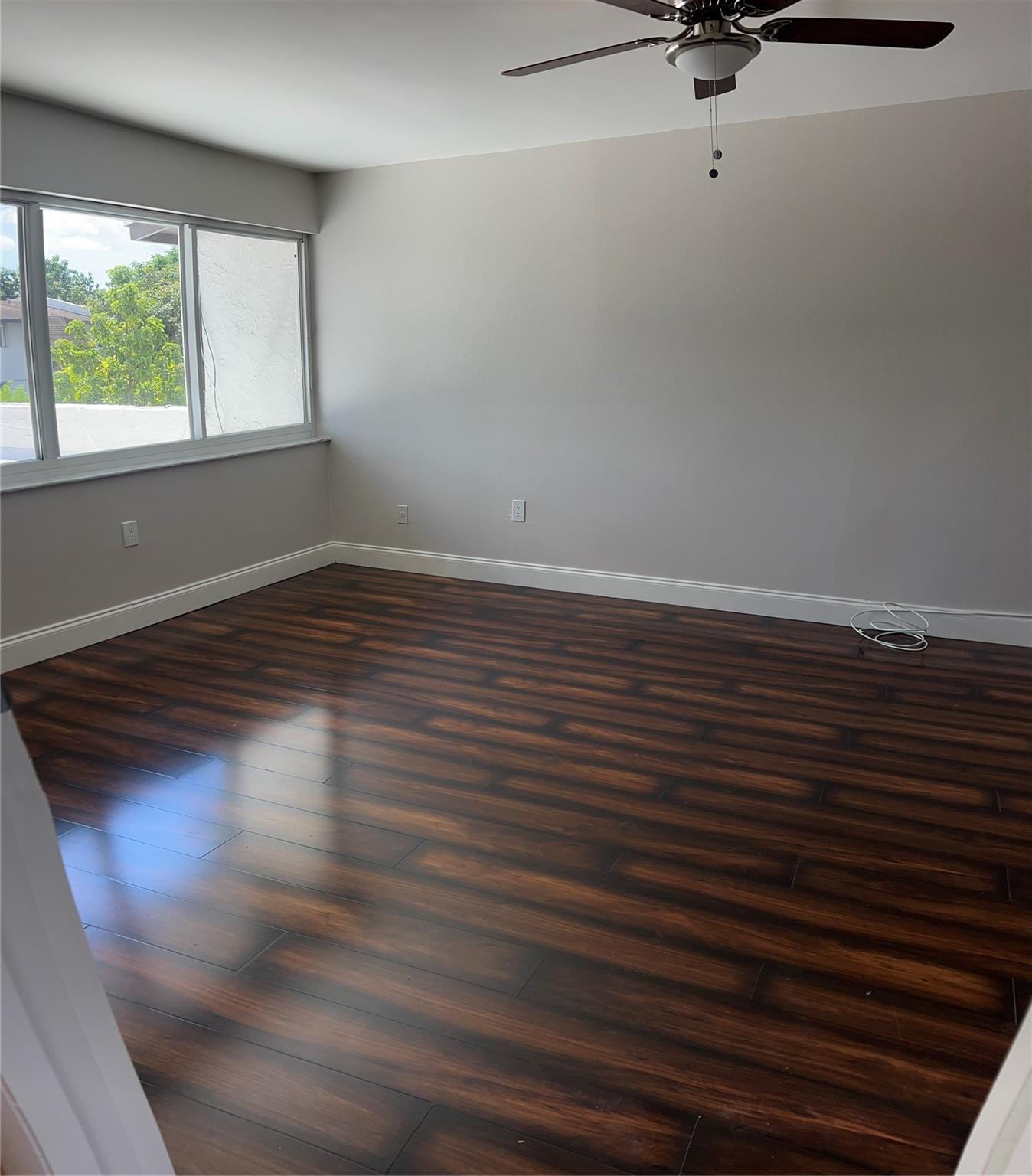 SNAPPER CREEK TOWNHOUSES - Residential Lease