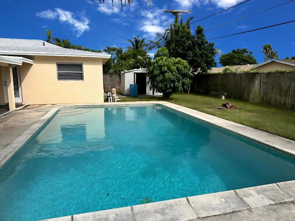 Photo of 1164 SW 27th Avenue, Boynton Beach, FL 33426 (MLS # R11046425)