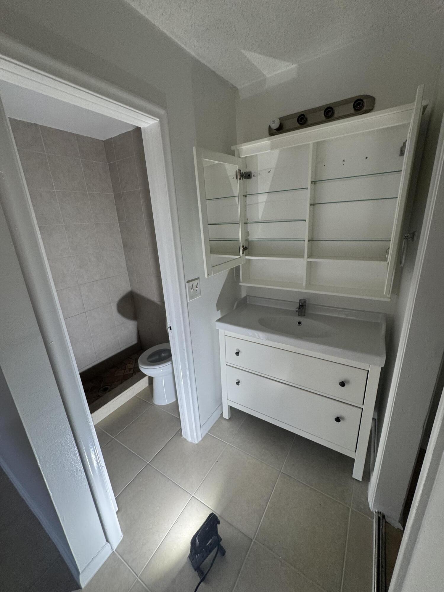 PALM BEACH FARMS CO 7 - Residential Lease