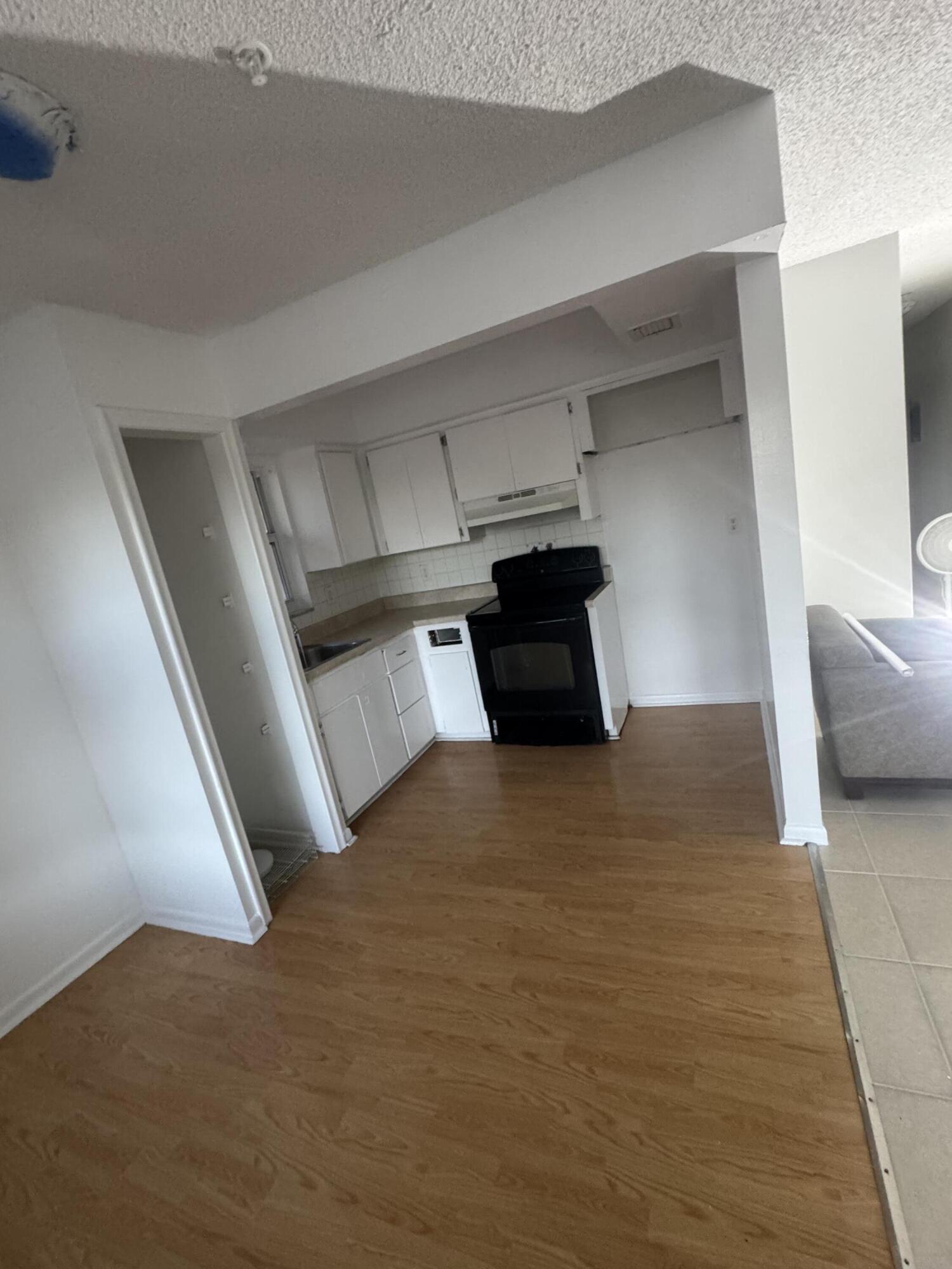 PALM BEACH FARMS CO 7 - Residential Lease