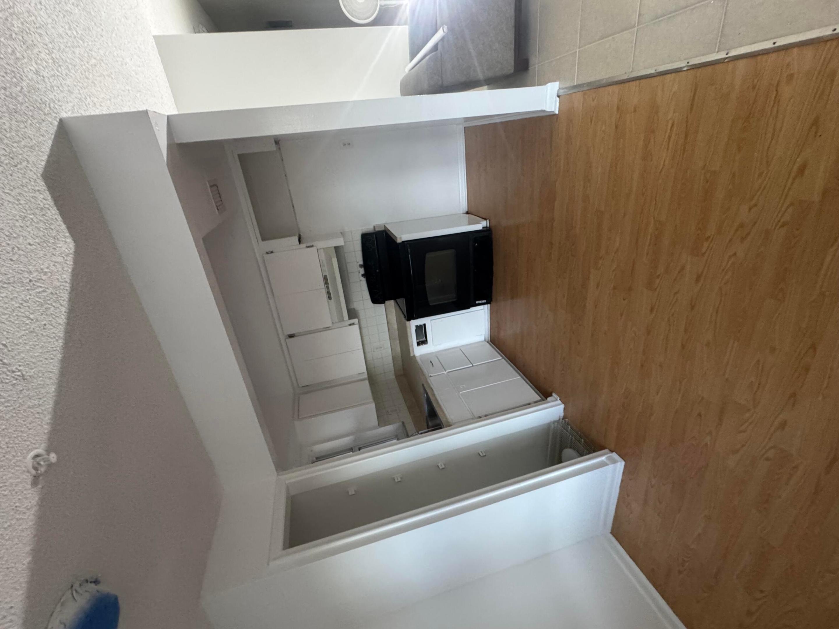 PALM BEACH FARMS CO 7 - Residential Lease