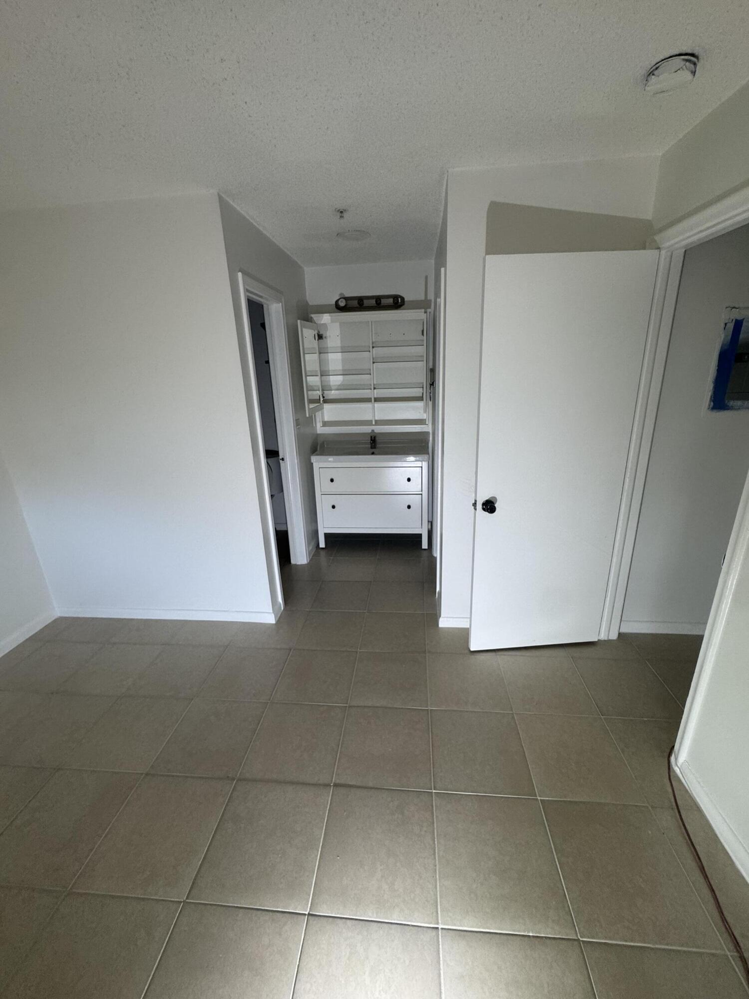 PALM BEACH FARMS CO 7 - Residential Lease