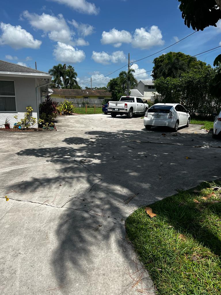 PALM BEACH FARMS CO 7 - Residential Lease