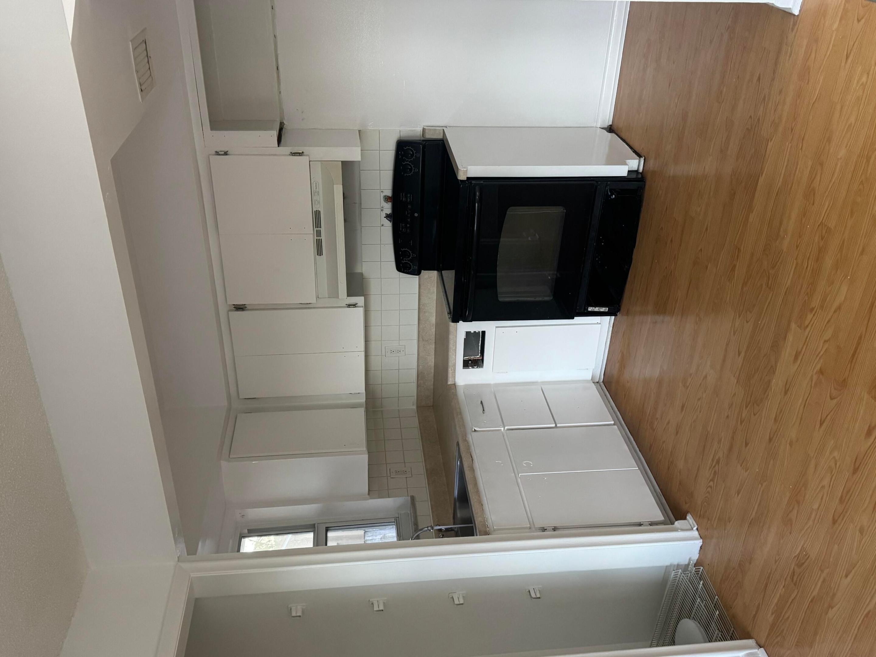 PALM BEACH FARMS CO 7 - Residential Lease