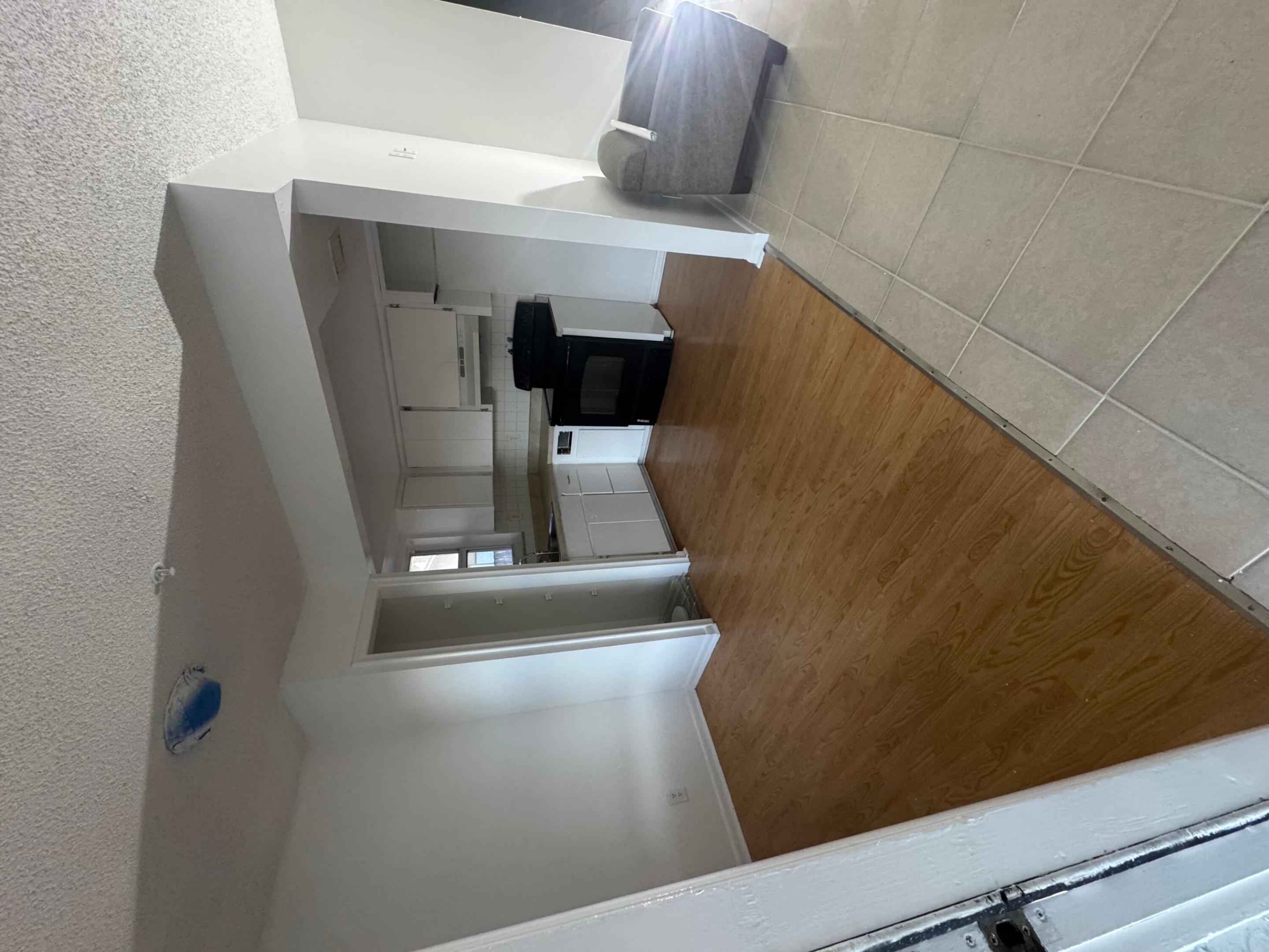 PALM BEACH FARMS CO 7 - Residential Lease