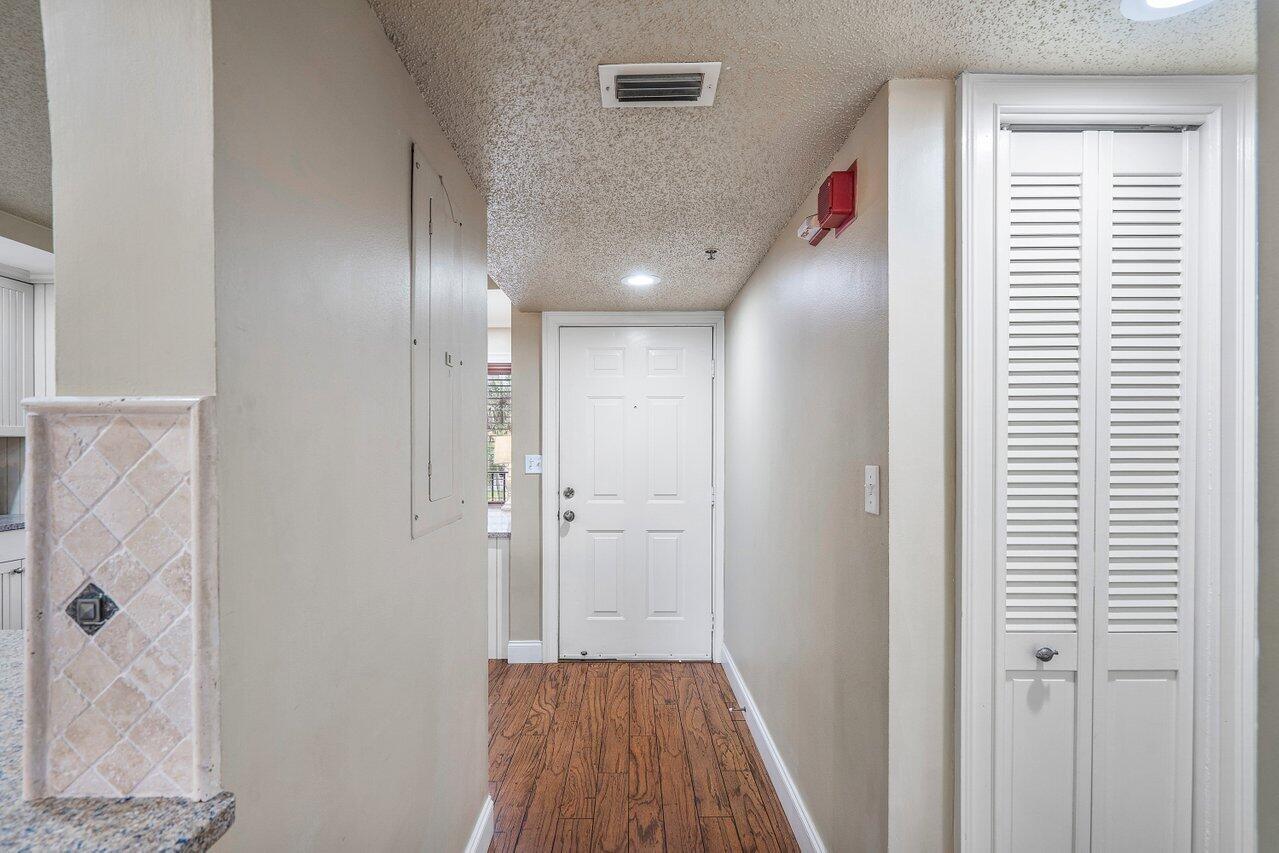 275 Palm Avenue C206