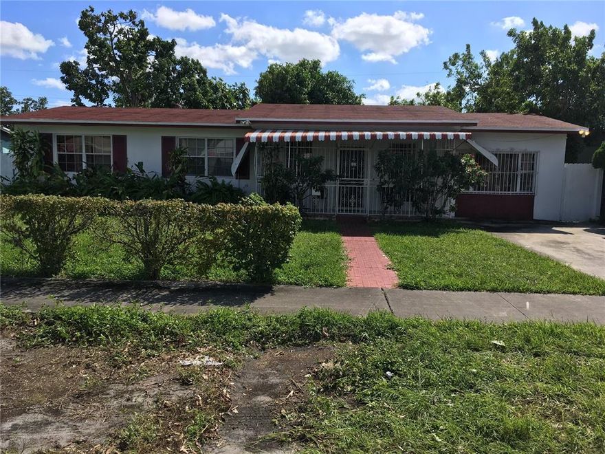 COMFORTABLE 3/2 HOME ENHANCED WITH A LARGE SCREENED PATIO FOR YOUR ENTERTAINMENT AND RELAXATION. CENTRALLY LOCATED NEAR SCHOOLS, BUSES, SHOPS AND SO MUCH MORE.  EASY TO SHOW TEXT OR CALL LA FOR LBX CODE.REALTORS WE WILL NEED GOOD JOB WITH ADEQUATE,  STEADY INCOME ,BACKGROUND,CREDIT, EVICTION REPORTS.  NO EXCEPTIONS!!!